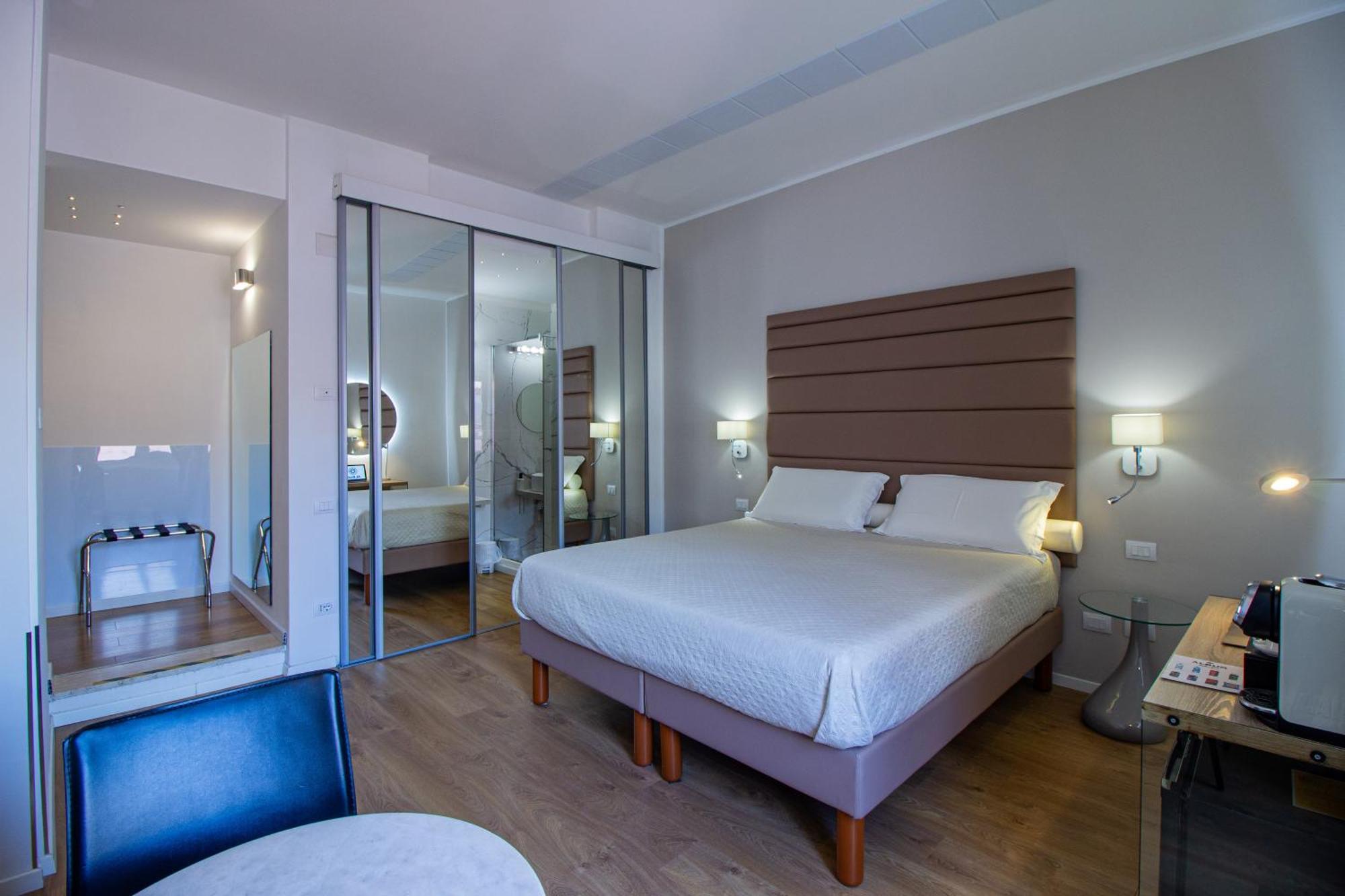 Album Boutique Rooms Sassari Extérieur photo
